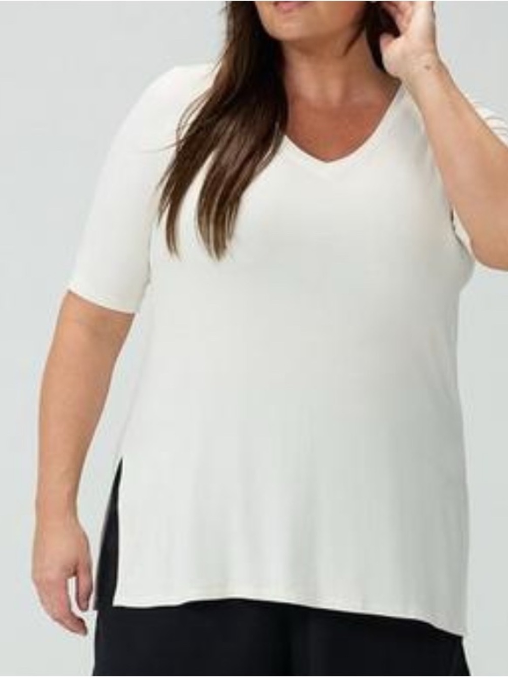 torrid White V-Neck Short Sleeve Tunic Top